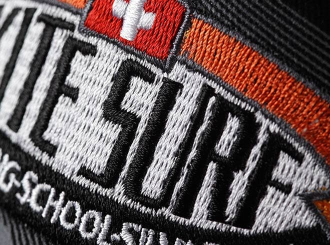 caps sonderanfertigung veredelung direktstickerei