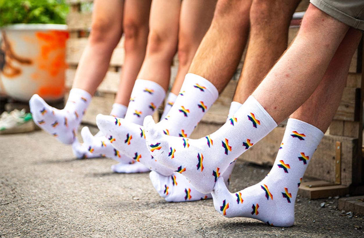 equality socks socken mit einwegbung