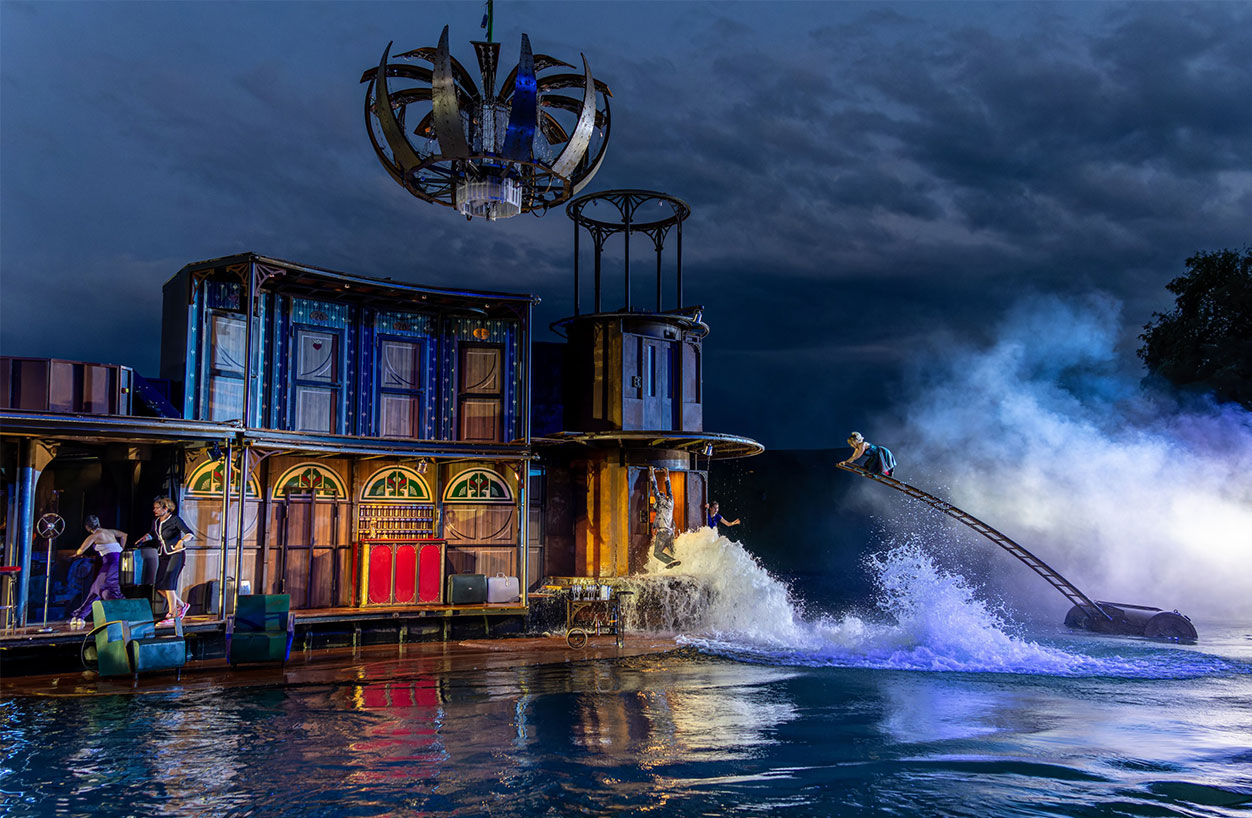 Manroof Karls Kuehne Gassenschau Show