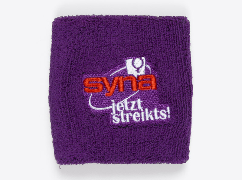 Syna Frauenstreik Pulswaermer Baumwolle Stickerei